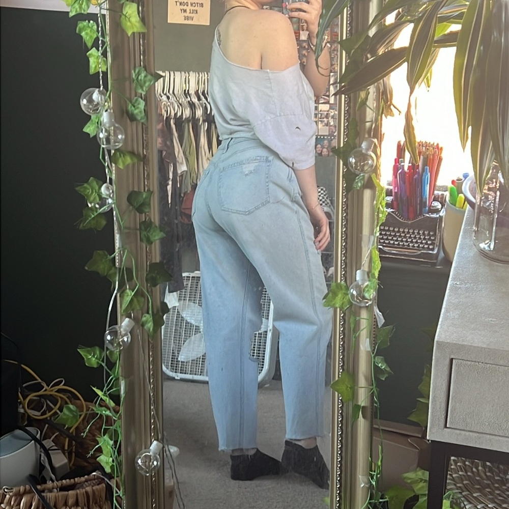 Hollister Jeans ; ultra high-rise mom jeans ; 11R ; w30 L27 ; partially used